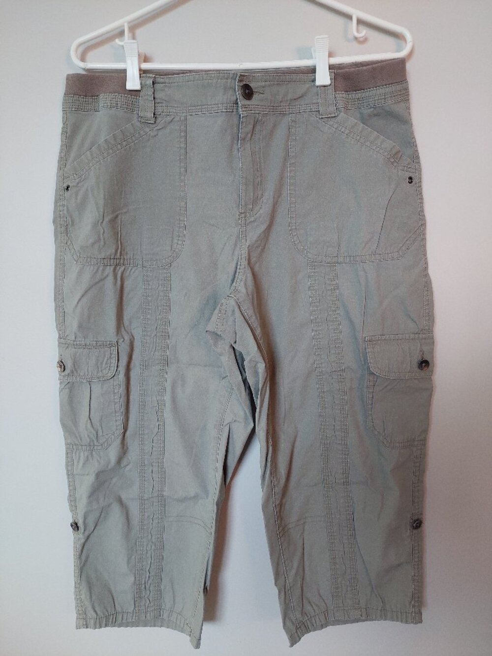 Laura Petites Size 10 Gray Cargo Capris Rolling Leg Cotton Stretch